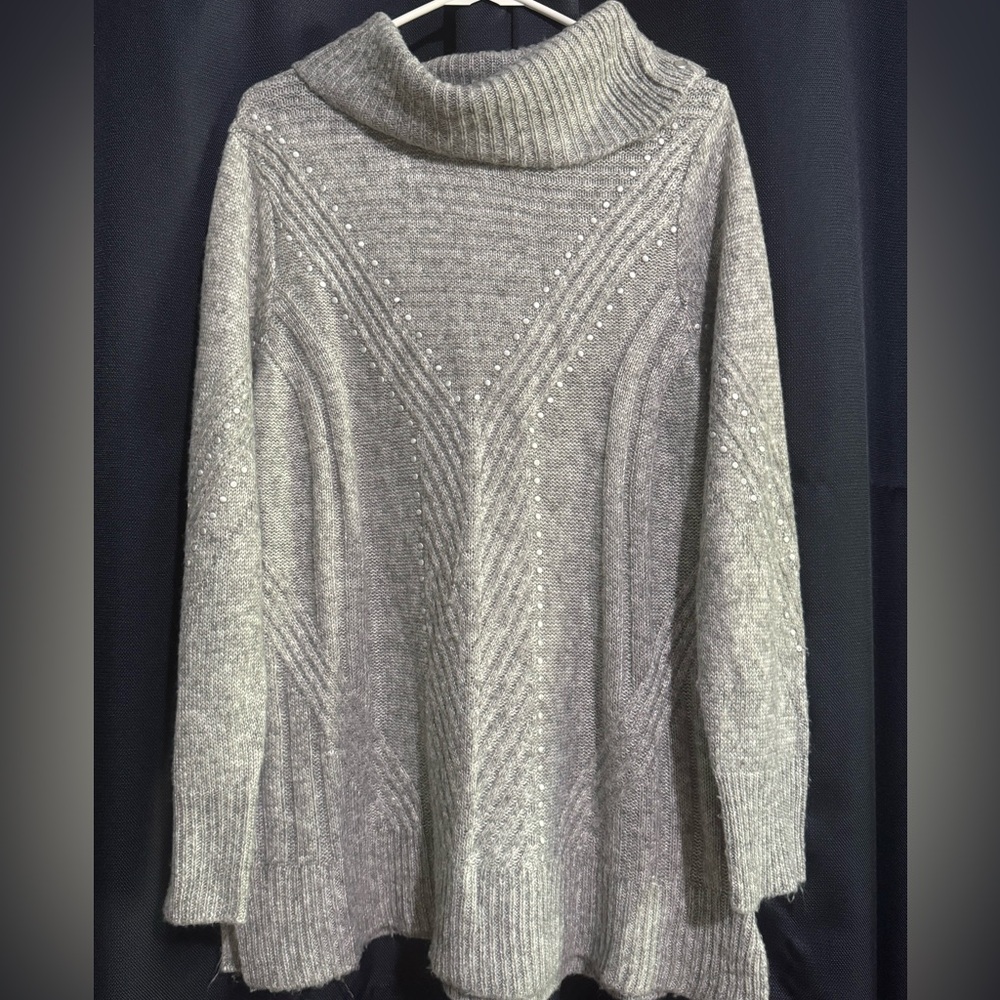 Scoop neck sweater